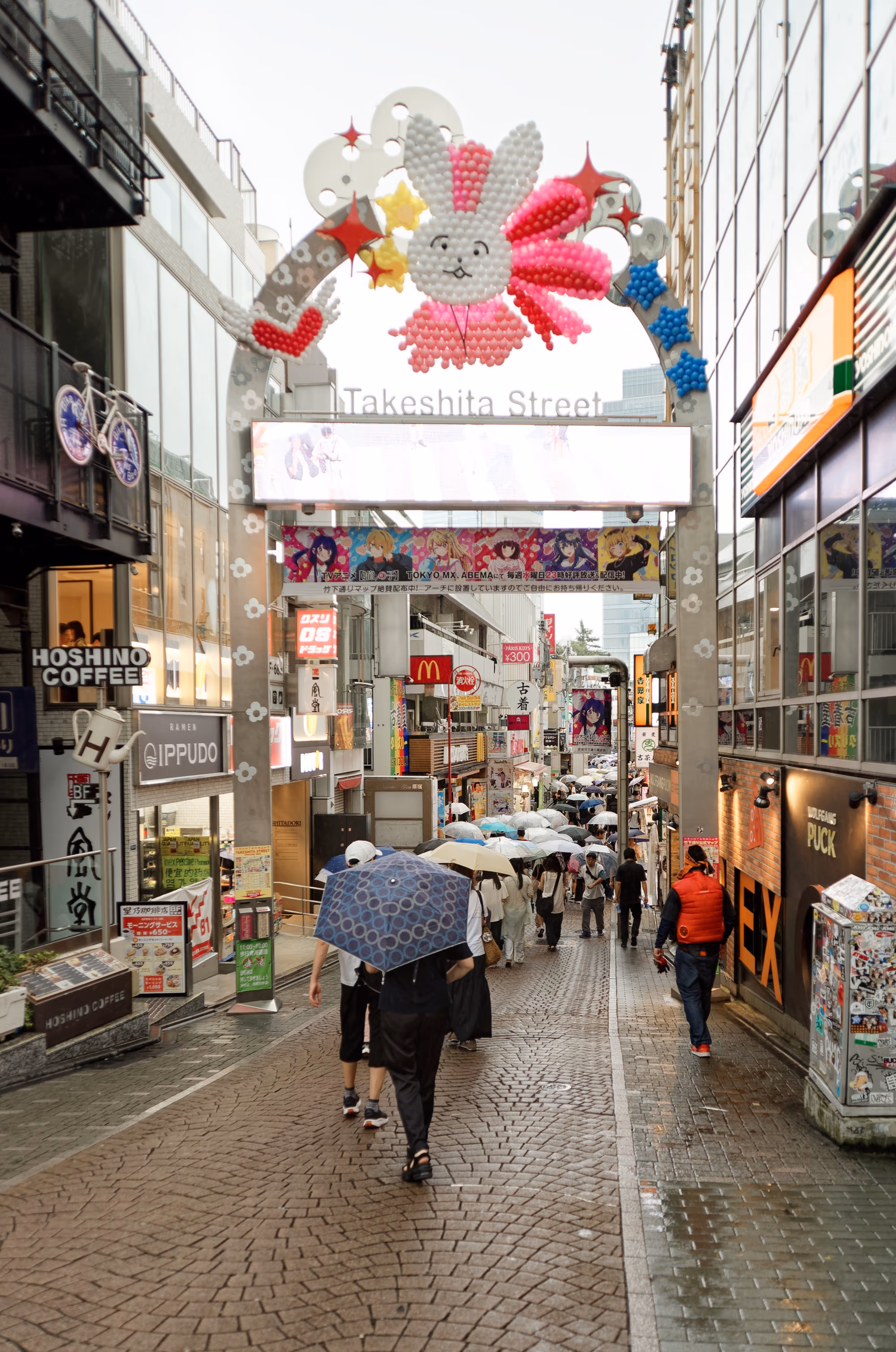 Menschenmenge in der Takeshita-Straße in Harajuku